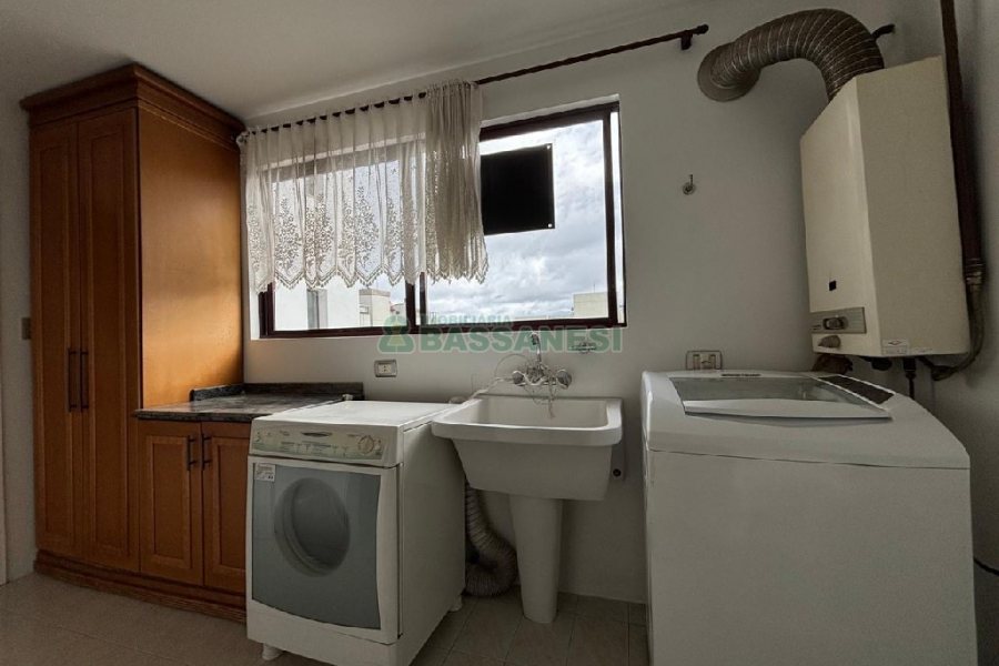 Apto Mobiliado com 147m², 3 dormitórios, no bairro Centro em Caxias do Sul para Alugar