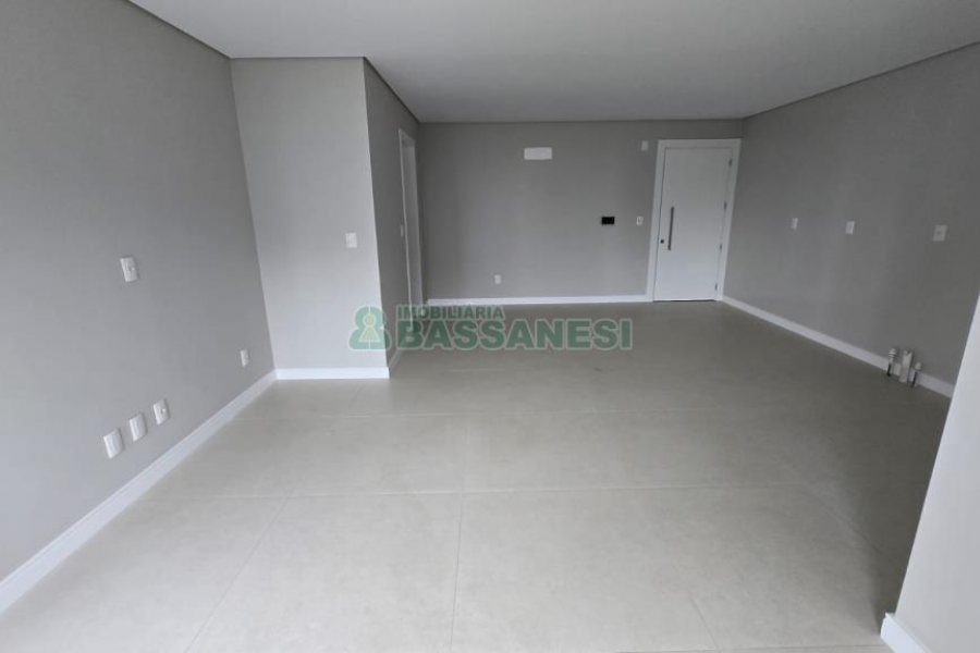 Apartamento com 106m², 3 dormitórios, 2 vagas, no bairro São Pelegrino em Caxias do Sul para Comprar