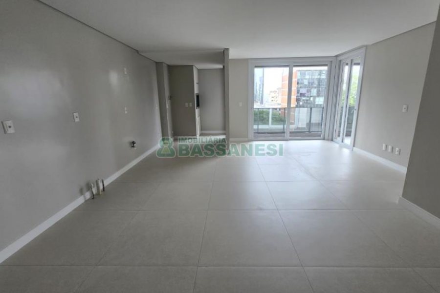 Apartamento com 106m², 3 dormitórios, 2 vagas, no bairro São Pelegrino em Caxias do Sul para Comprar