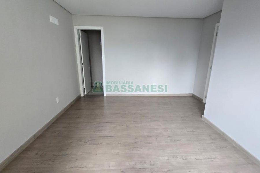 Apartamento com 106m², 3 dormitórios, 2 vagas, no bairro São Pelegrino em Caxias do Sul para Comprar