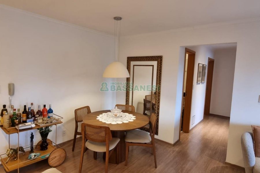 Apartamento com 85m², 3 dormitórios, 2 vagas, no bairro Centro em Caxias do Sul para Comprar