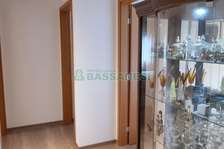 Apartamento com 85m², 3 dormitórios, 2 vagas, no bairro Centro em Caxias do Sul para Comprar