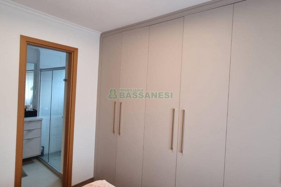 Apartamento com 85m², 3 dormitórios, 2 vagas, no bairro Centro em Caxias do Sul para Comprar