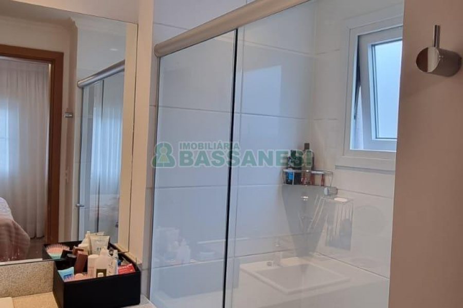 Apartamento com 85m², 3 dormitórios, 2 vagas, no bairro Centro em Caxias do Sul para Comprar