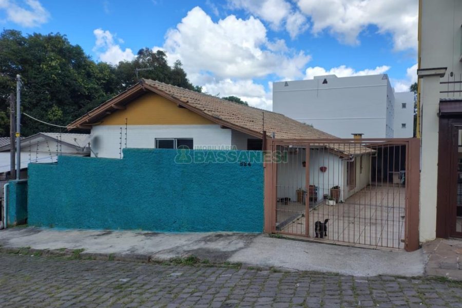 Casa com 144m², 2 dormitórios, 1 vaga, no bairro Diamantino em Caxias do Sul para Comprar