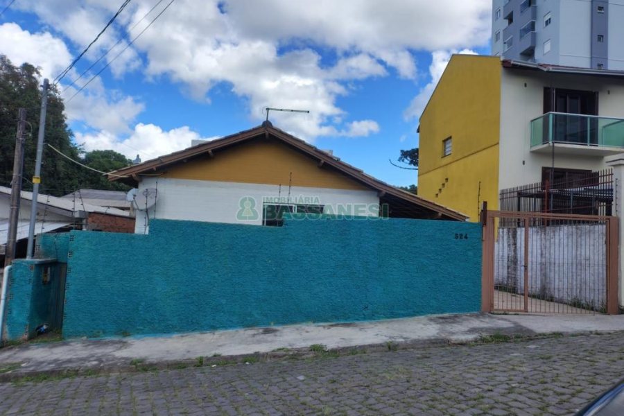 Casa com 144m², 2 dormitórios, 1 vaga, no bairro Diamantino em Caxias do Sul para Comprar