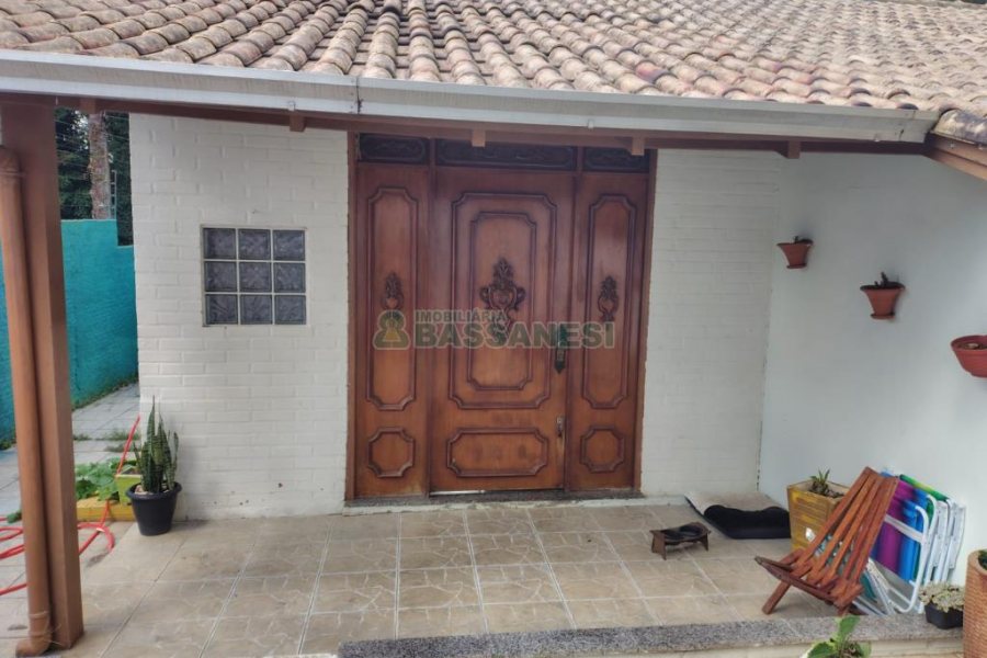 Casa com 144m², 2 dormitórios, 1 vaga, no bairro Diamantino em Caxias do Sul para Comprar