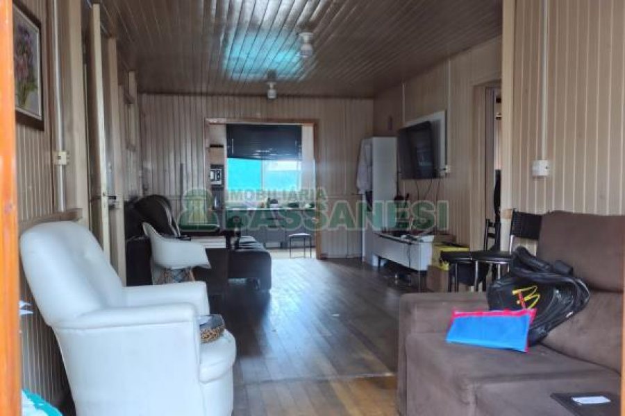 Casa com 144m², 2 dormitórios, 1 vaga, no bairro Diamantino em Caxias do Sul para Comprar
