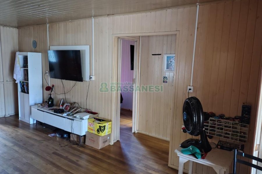 Casa com 144m², 2 dormitórios, 1 vaga, no bairro Diamantino em Caxias do Sul para Comprar