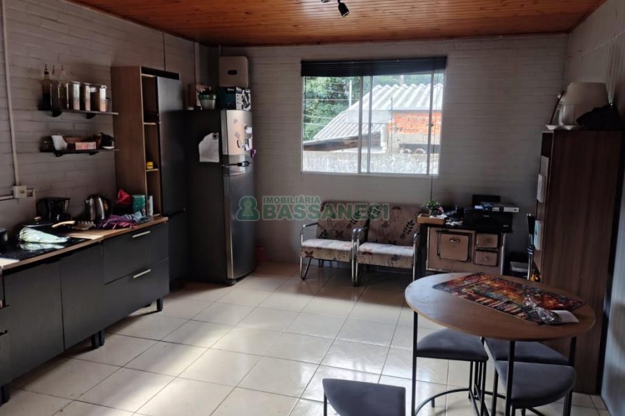 Casa com 144m², 2 dormitórios, 1 vaga, no bairro Diamantino em Caxias do Sul para Comprar