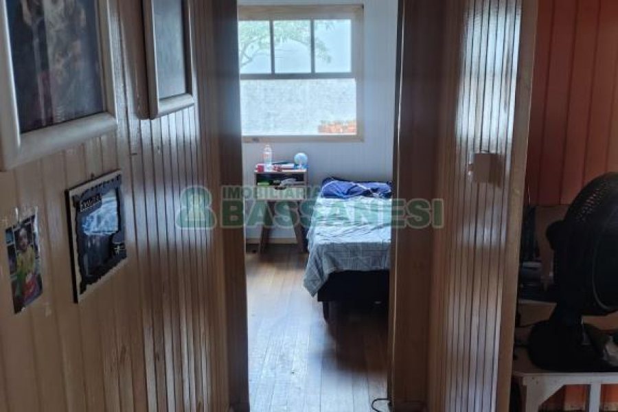 Casa com 144m², 2 dormitórios, 1 vaga, no bairro Diamantino em Caxias do Sul para Comprar