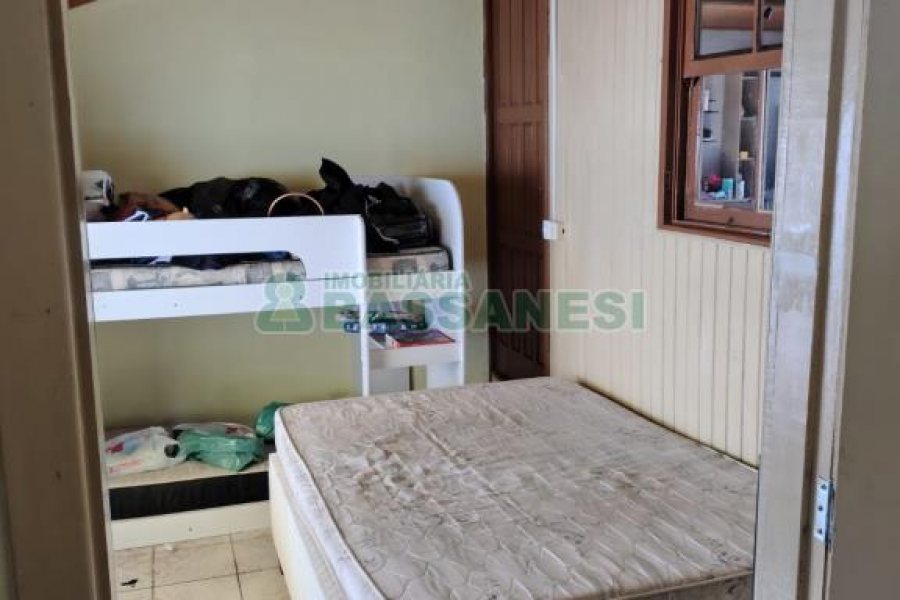 Casa com 144m², 2 dormitórios, 1 vaga, no bairro Diamantino em Caxias do Sul para Comprar