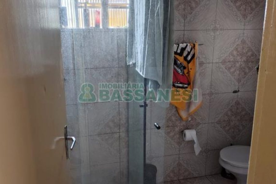 Casa com 144m², 2 dormitórios, 1 vaga, no bairro Diamantino em Caxias do Sul para Comprar