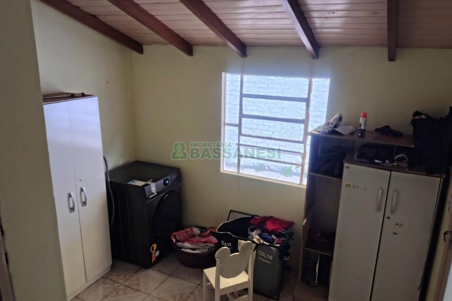 Casa com 144m², 2 dormitórios, 1 vaga, no bairro Diamantino em Caxias do Sul para Comprar