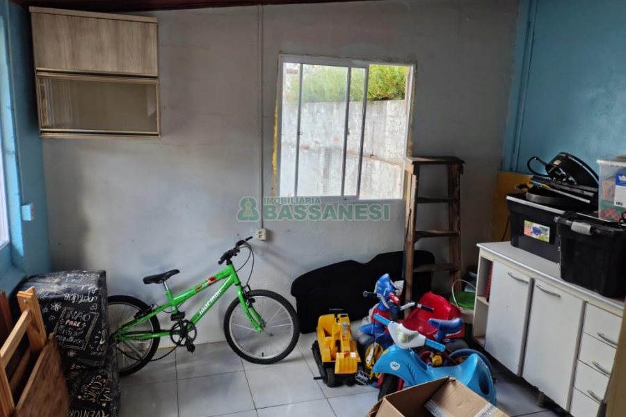 Casa com 144m², 2 dormitórios, 1 vaga, no bairro Diamantino em Caxias do Sul para Comprar