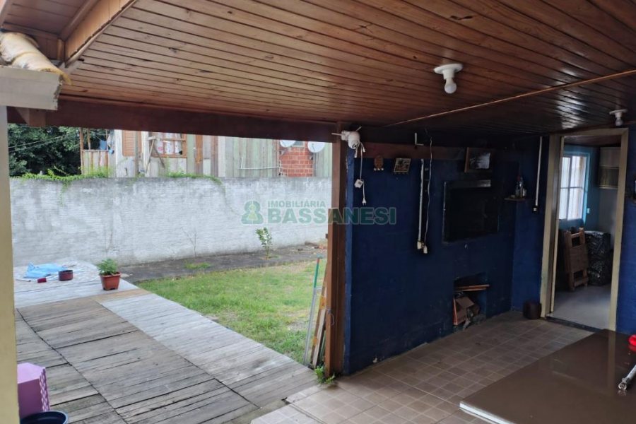 Casa com 144m², 2 dormitórios, 1 vaga, no bairro Diamantino em Caxias do Sul para Comprar