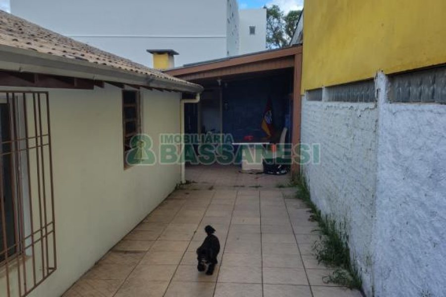 Casa com 144m², 2 dormitórios, 1 vaga, no bairro Diamantino em Caxias do Sul para Comprar