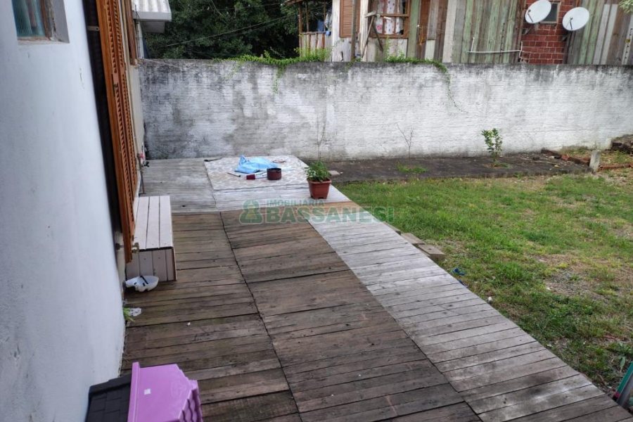 Casa com 144m², 2 dormitórios, 1 vaga, no bairro Diamantino em Caxias do Sul para Comprar