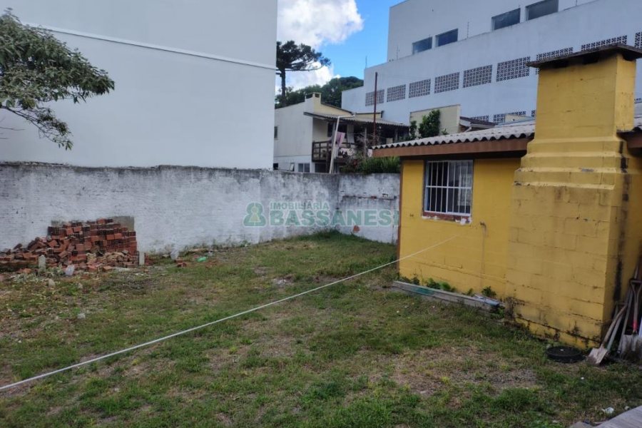 Casa com 144m², 2 dormitórios, 1 vaga, no bairro Diamantino em Caxias do Sul para Comprar