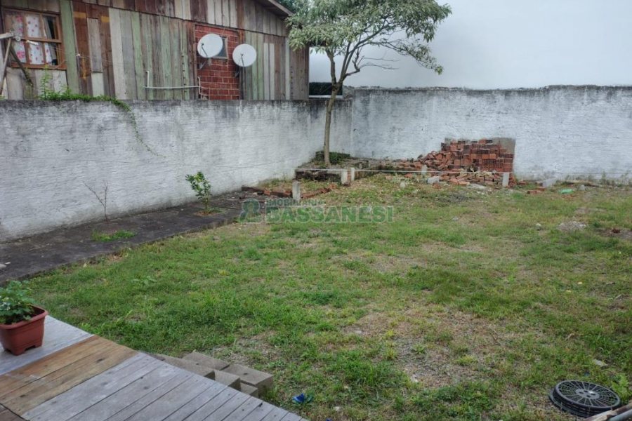 Casa com 144m², 2 dormitórios, 1 vaga, no bairro Diamantino em Caxias do Sul para Comprar