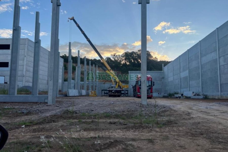 Pavilhão com 1400m², no bairro Jardim das Hortências em Caxias do Sul para Alugar