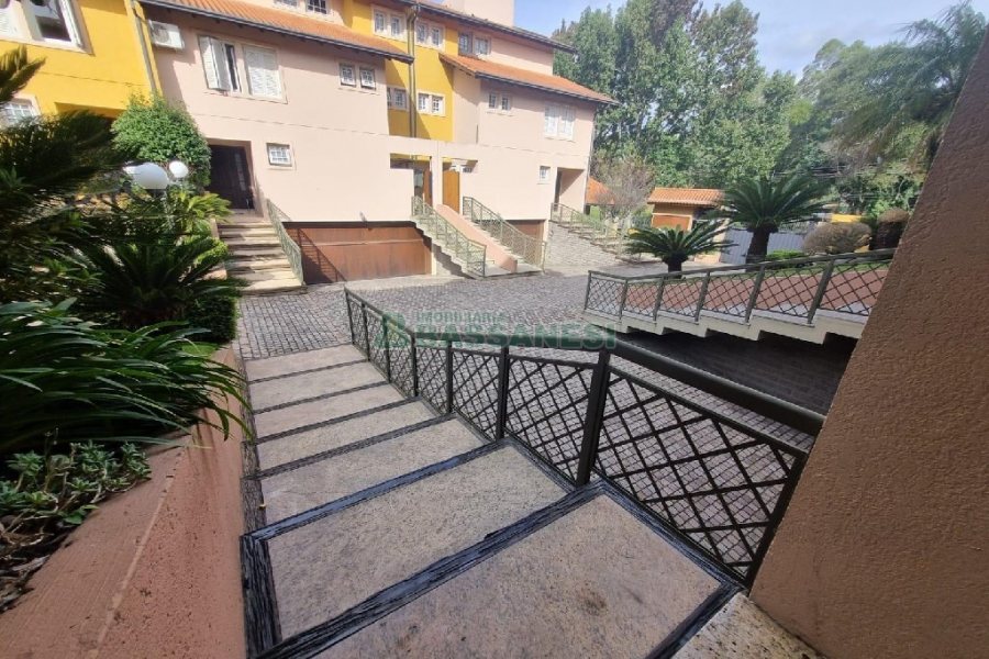 Casa Mobiliada com 440m², 3 dormitórios, 3 vagas, no bairro Jardelino Ramos em Caxias do Sul para Alugar