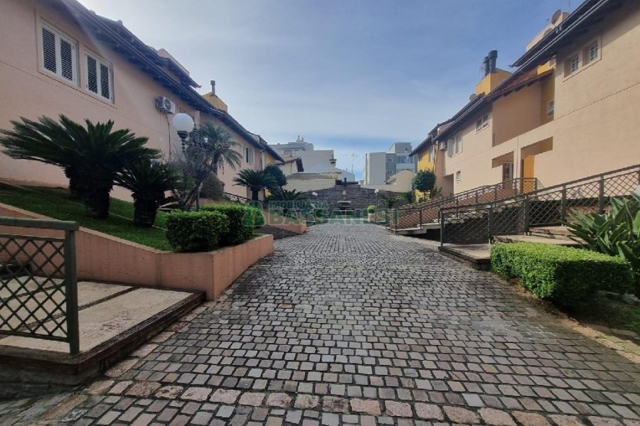Casa Mobiliada com 440m², 3 dormitórios, 3 vagas, no bairro Jardelino Ramos em Caxias do Sul para Alugar