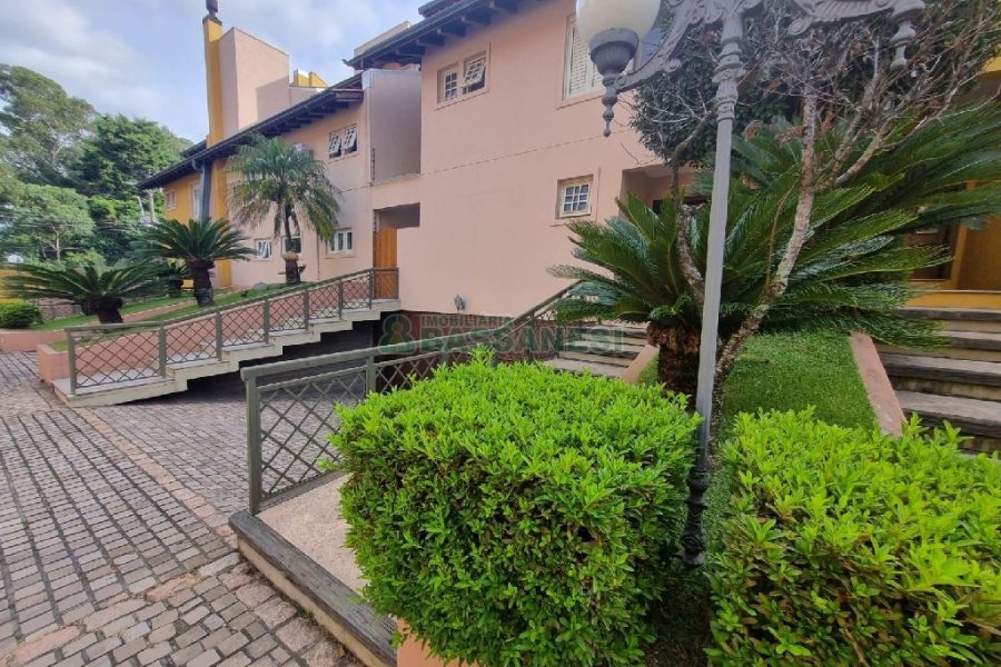 Casa Mobiliada com 440m², 3 dormitórios, 3 vagas, no bairro Jardelino Ramos em Caxias do Sul para Alugar