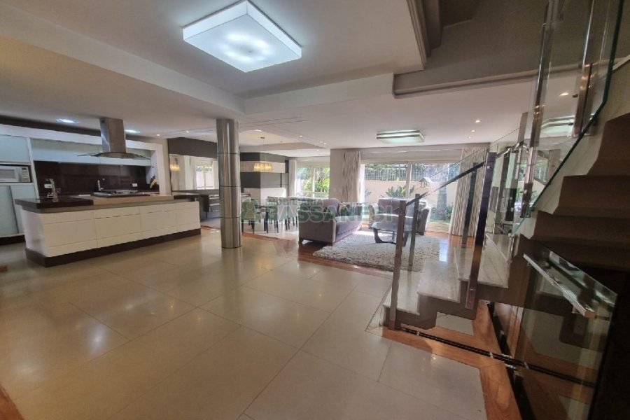 Casa Mobiliada com 440m², 3 dormitórios, 3 vagas, no bairro Jardelino Ramos em Caxias do Sul para Alugar