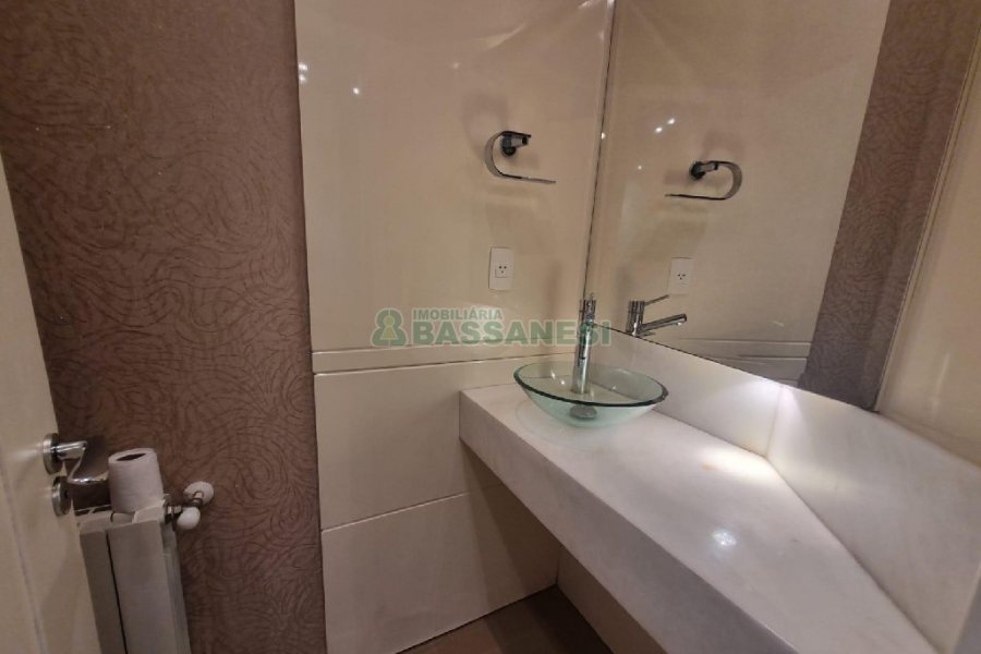 Casa Mobiliada com 440m², 3 dormitórios, 3 vagas, no bairro Jardelino Ramos em Caxias do Sul para Alugar
