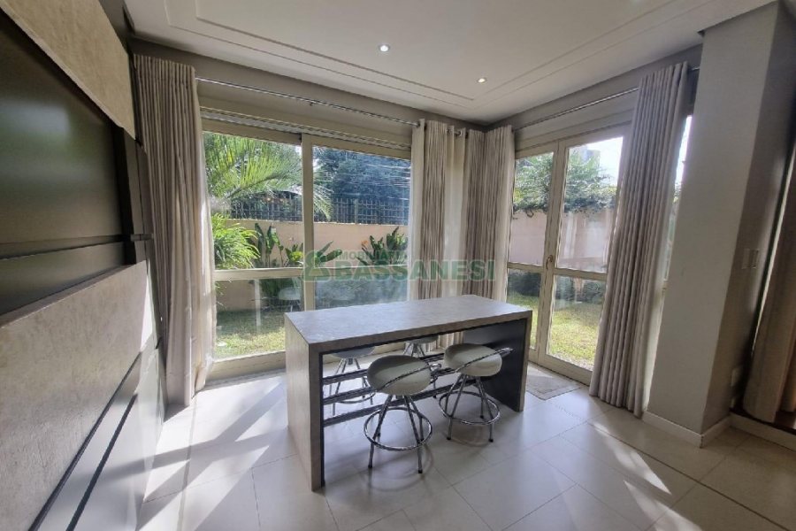 Casa Mobiliada com 440m², 3 dormitórios, 3 vagas, no bairro Jardelino Ramos em Caxias do Sul para Alugar