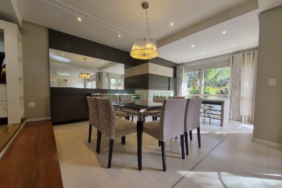 Casa Mobiliada com 440m², 3 dormitórios, 3 vagas, no bairro Jardelino Ramos em Caxias do Sul para Alugar