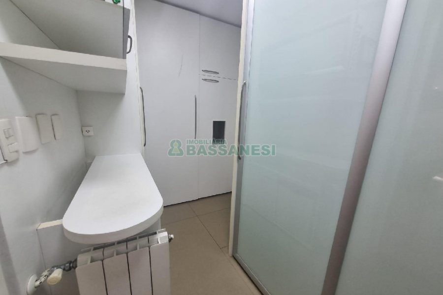 Casa Mobiliada com 440m², 3 dormitórios, 3 vagas, no bairro Jardelino Ramos em Caxias do Sul para Alugar