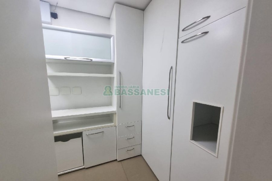 Casa Mobiliada com 440m², 3 dormitórios, 3 vagas, no bairro Jardelino Ramos em Caxias do Sul para Alugar