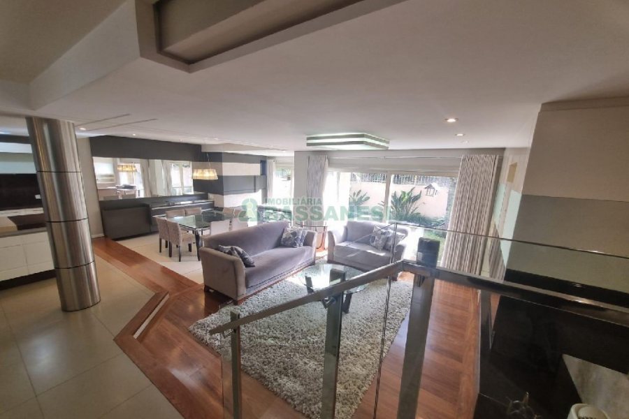 Casa Mobiliada com 440m², 3 dormitórios, 3 vagas, no bairro Jardelino Ramos em Caxias do Sul para Alugar