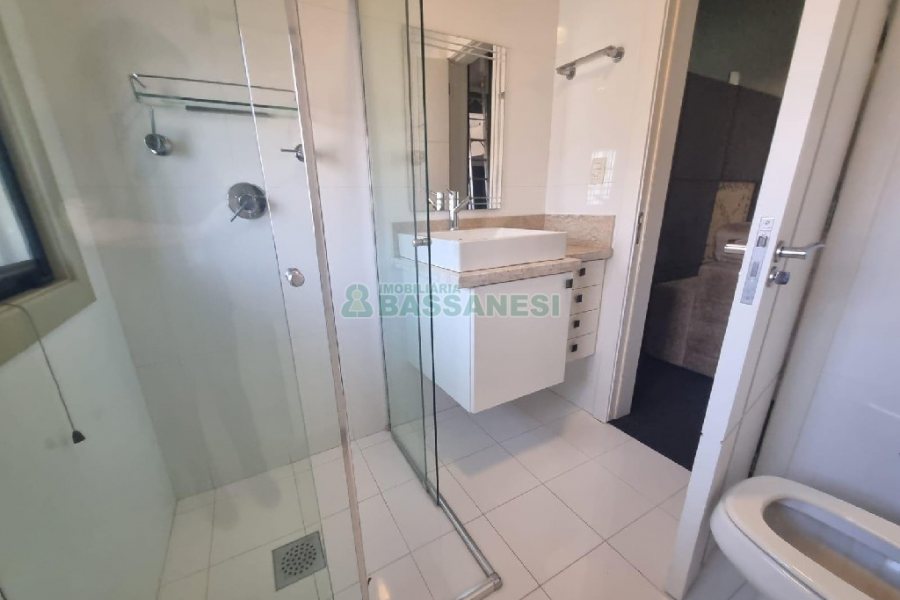 Casa Mobiliada com 440m², 3 dormitórios, 3 vagas, no bairro Jardelino Ramos em Caxias do Sul para Alugar