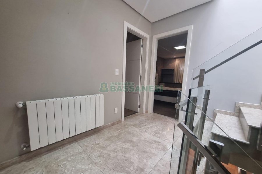 Casa Mobiliada com 440m², 3 dormitórios, 3 vagas, no bairro Jardelino Ramos em Caxias do Sul para Alugar