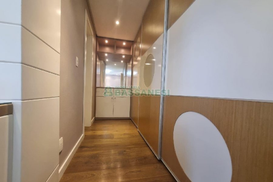 Casa Mobiliada com 440m², 3 dormitórios, 3 vagas, no bairro Jardelino Ramos em Caxias do Sul para Alugar