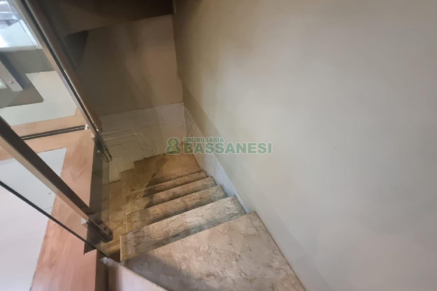Casa Mobiliada com 440m², 3 dormitórios, 3 vagas, no bairro Jardelino Ramos em Caxias do Sul para Alugar