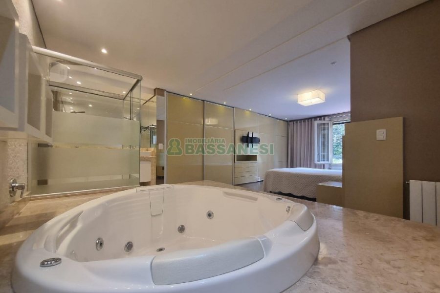 Casa Mobiliada com 440m², 3 dormitórios, 3 vagas, no bairro Jardelino Ramos em Caxias do Sul para Alugar