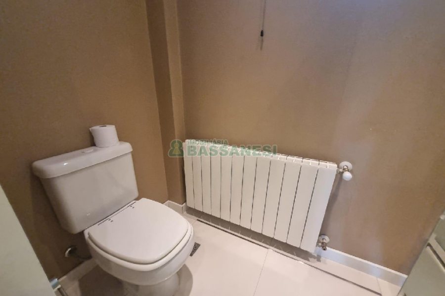 Casa Mobiliada com 440m², 3 dormitórios, 3 vagas, no bairro Jardelino Ramos em Caxias do Sul para Alugar
