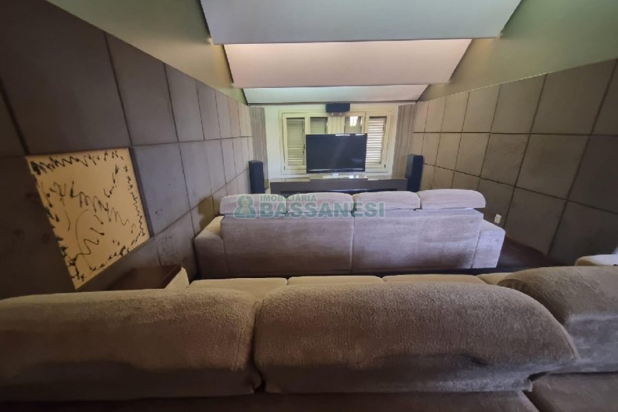 Casa Mobiliada com 440m², 3 dormitórios, 3 vagas, no bairro Jardelino Ramos em Caxias do Sul para Alugar