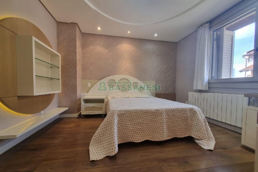Casa Mobiliada com 440m², 3 dormitórios, 3 vagas, no bairro Jardelino Ramos em Caxias do Sul para Alugar
