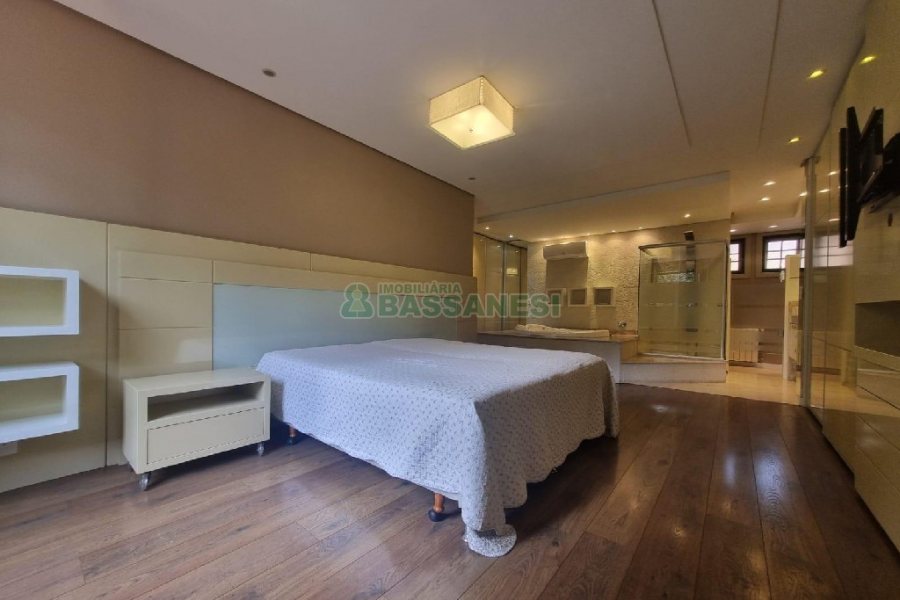 Casa Mobiliada com 440m², 3 dormitórios, 3 vagas, no bairro Jardelino Ramos em Caxias do Sul para Alugar