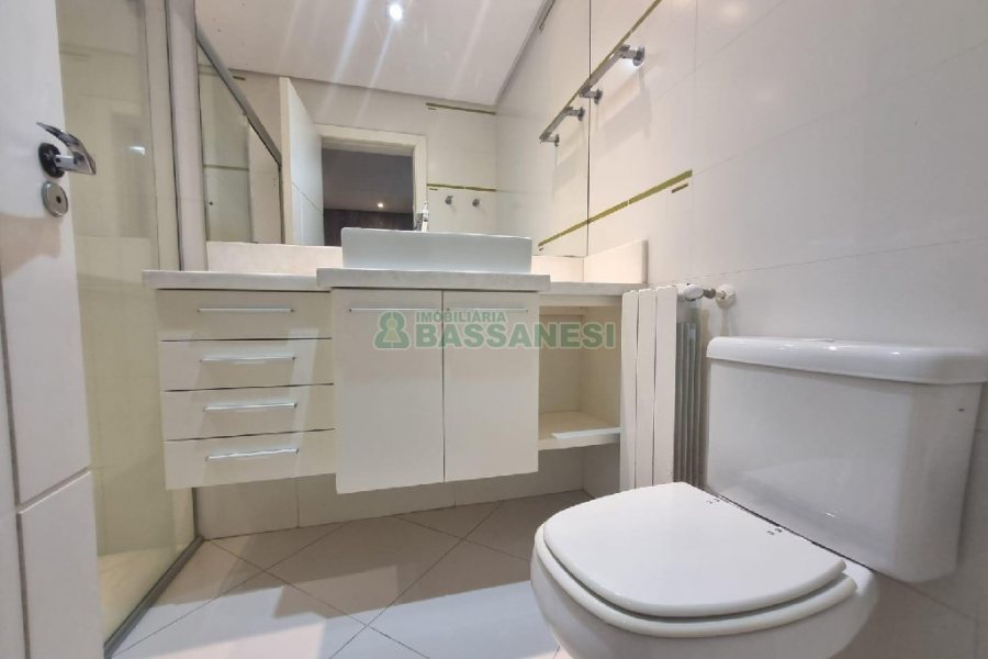 Casa Mobiliada com 440m², 3 dormitórios, 3 vagas, no bairro Jardelino Ramos em Caxias do Sul para Alugar