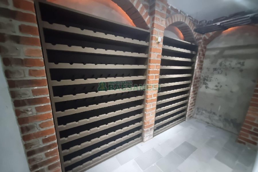 Casa Mobiliada com 440m², 3 dormitórios, 3 vagas, no bairro Jardelino Ramos em Caxias do Sul para Alugar