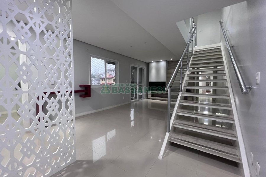 Apartamento com 197m², 3 dormitórios, 2 vagas, no bairro Universitário em Caxias do Sul para Alugar