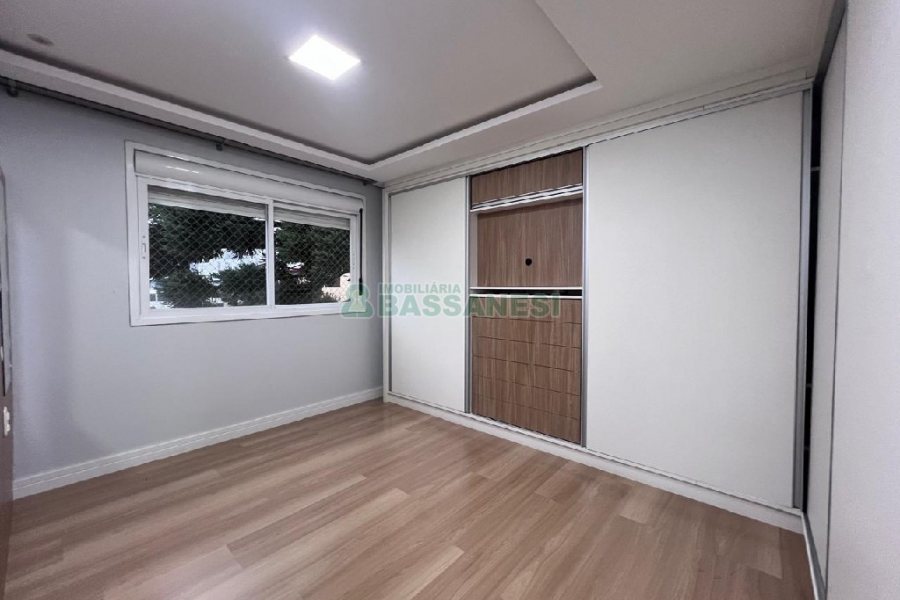 Apartamento com 197m², 3 dormitórios, 2 vagas, no bairro Universitário em Caxias do Sul para Alugar