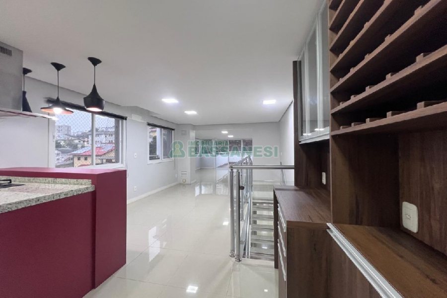 Apartamento com 197m², 3 dormitórios, 2 vagas, no bairro Universitário em Caxias do Sul para Alugar