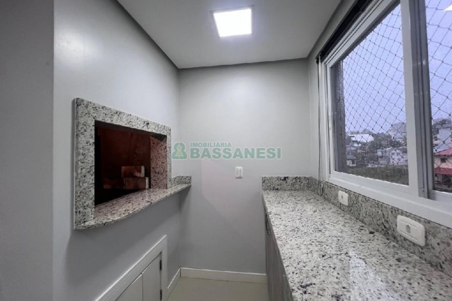 Apartamento com 197m², 3 dormitórios, 2 vagas, no bairro Universitário em Caxias do Sul para Alugar